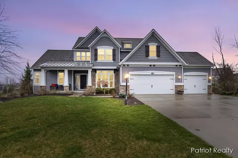 1300 Stoneshire Dr SE, Grand Rapids, MI 49546