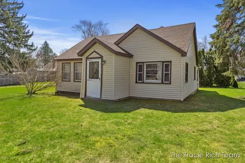 330 E Muskegon St, Cedar Springs, MI 49319