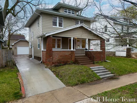 616 Sherman St SE, Grand Rapids, MI 49503