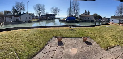 46144 Edgewater Dr, Chesterfield, MI 48047