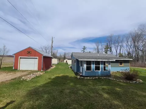 11044 Hahn Park Dr, Evart, MI 49631
