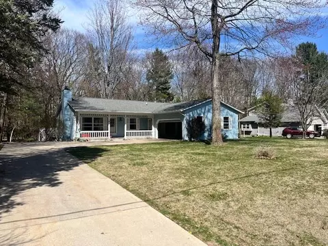 1160 Red Apple, Manistee, MI 49660