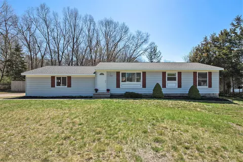 1889 Woodfern Dr SE, Lowell, MI 49331