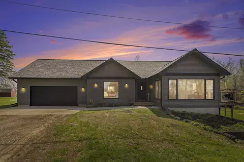 43349 Eagle Lake Dr, Paw Paw, MI 49079