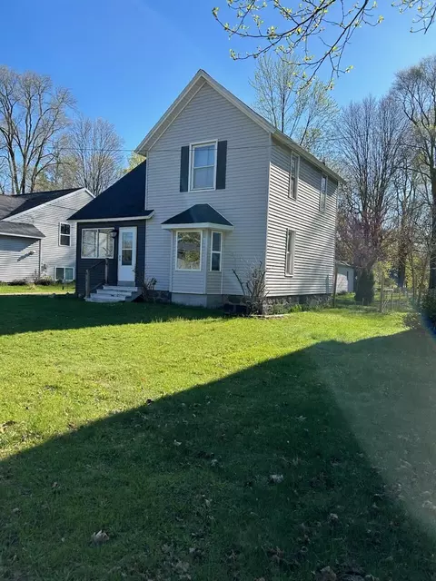 615 S Main St, Wayland, MI 49348