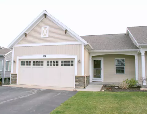 882 S Center Park Dr SW, Byron Center, MI 49315