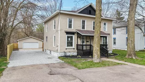 211 E Prairie Ronde St, Dowagiac, MI 49047