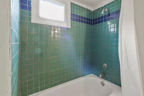 Bath - 208 Euclid Ave, Jackson, MI 49203 photo 5 of 5