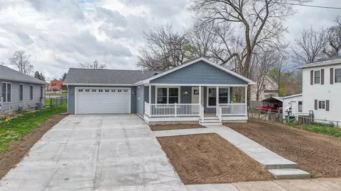 509 Spruce St, Dowagiac, MI 49047