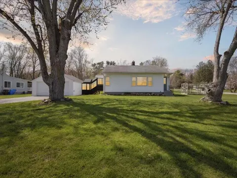 700 Fernwood Ave, Jackson, MI 49203