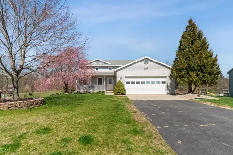 2261 Avalon View Dr, Cedar Springs, MI 49319