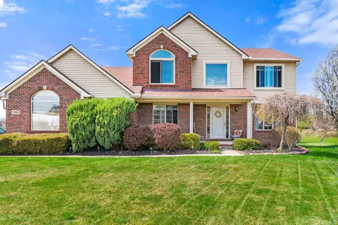 25945 Hunters Ln, South Lyon, MI 48178