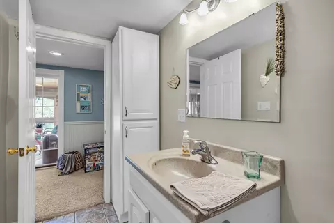 Bath - 11540 N Lakeside Dr, Jerome, MI 49249 photo 6 of 6