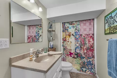 Bath - 11540 N Lakeside Dr, Jerome, MI 49249 photo 5 of 6