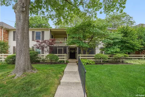 2486 Village Dr SE, Grand Rapids, MI 49506