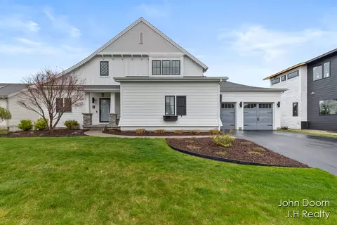 3957 Balsam Waters Dr NE, Grand Rapids, MI 49525