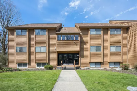 6721 Boca Vista Dr NE #301, Rockford, MI 49341