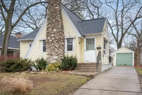 814 Burke Ave NE, Grand Rapids, MI 49503
