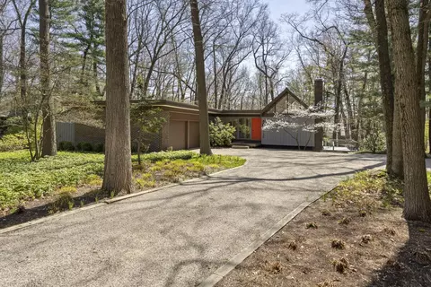 7448 Thorncrest Dr SE, Ada, MI 49301