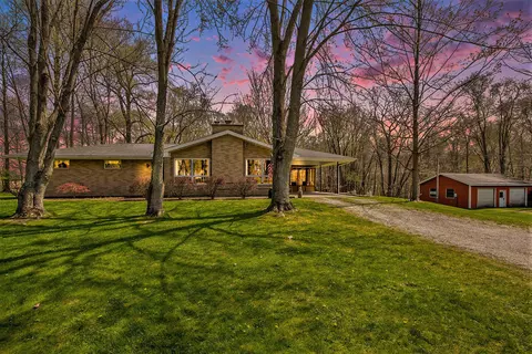 8361 Pucker St, Berrien Center, MI 49102