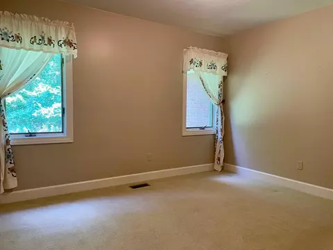 Bedroom - 1870 Lexington Blvd, Jackson, MI 49201 photo 2 of 3