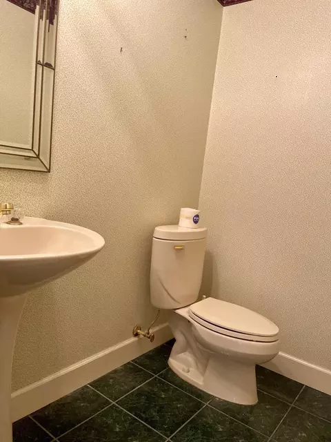 Bath - 1870 Lexington Blvd, Jackson, MI 49201 photo 4 of 11