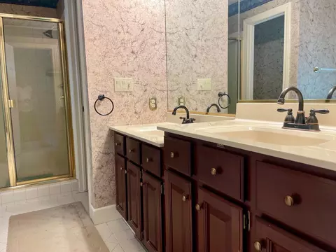 Bath - 1870 Lexington Blvd, Jackson, MI 49201 photo 6 of 11