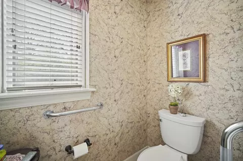 Bath - 1870 Lexington Blvd, Jackson, MI 49201 photo 9 of 11