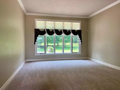 Living - 1870 Lexington Blvd, Jackson, MI 49201 photo 2 of 3