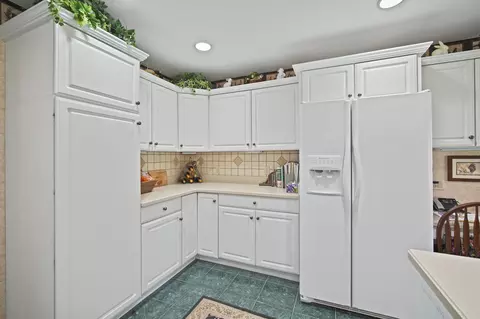 Kitchen - 1870 Lexington Blvd, Jackson, MI 49201 photo 3 of 4