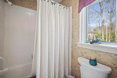Bath - 1870 Lexington Blvd, Jackson, MI 49201 photo 2 of 11
