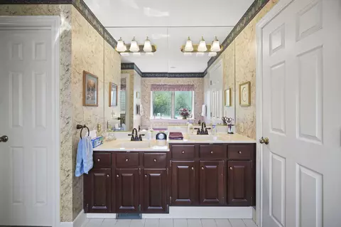 Bath - 1870 Lexington Blvd, Jackson, MI 49201 photo 5 of 11