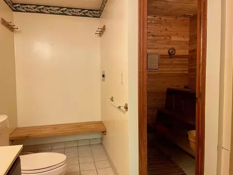 Bath - 1870 Lexington Blvd, Jackson, MI 49201 photo 11 of 11