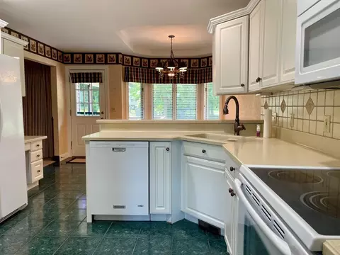 Kitchen - 1870 Lexington Blvd, Jackson, MI 49201 photo 1 of 4