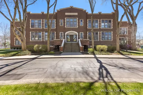 2006 Wealthy St SE #102, Grand Rapids, MI 49506