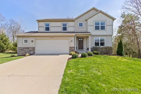 4740 Hidden Highland Dr NE, Rockford, MI 49341