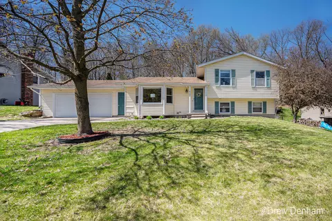 4721 Breckenridge Dr NE, Grand Rapids, MI 49525