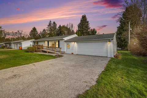 9350 Peck Rd, Greenville, MI 48838
