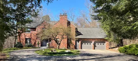 440 Greentree Ln NE, Ada, MI 49301