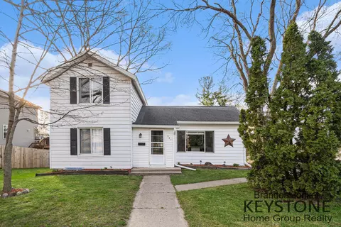 541 S Lincoln St, Portland, MI 48875