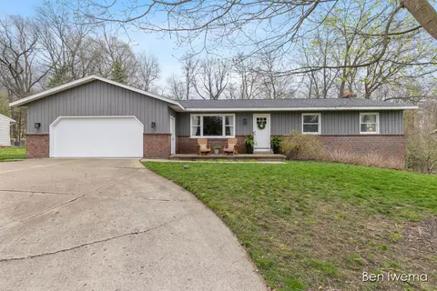 1140 Farnsworth Ave SE, Grand Rapids, MI 49546