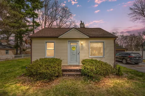 21278 Flanders St, Farmington Hills, MI 48335