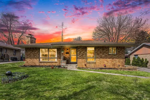 1327 Pine Grove St NW, Grand Rapids, MI 49504