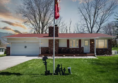 1432 Hillside Dr, Flint, MI 48532