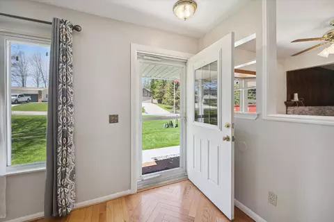 1432 Hillside Dr, Flint, MI 48532 photo 3
