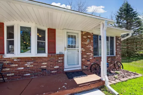 1432 Hillside Dr, Flint, MI 48532 photo 2