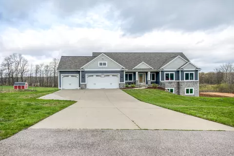 4310 Oakland Hills Dr, Dorr, MI 49323