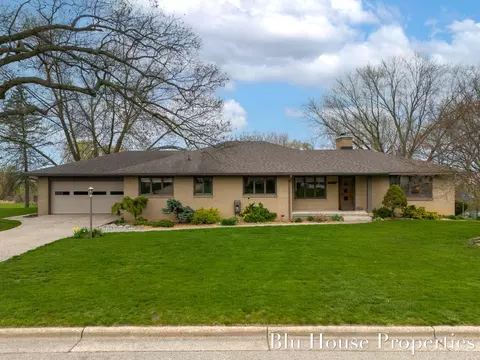 3319 Hillcrest Rd, Hudsonville, MI 49426