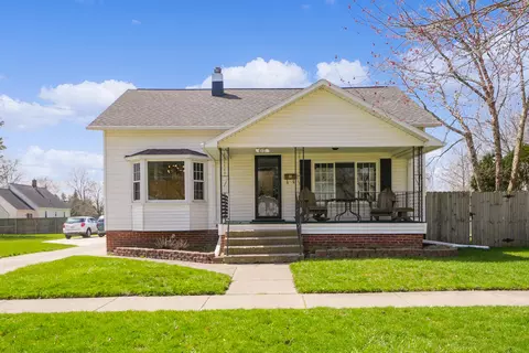 618 Lincoln Lk, Lowell, MI 49331