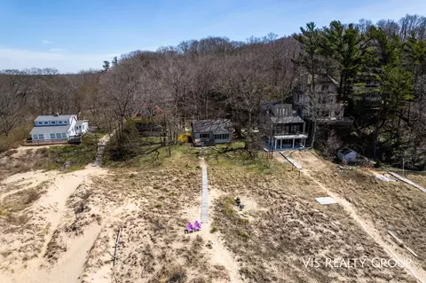17427 Woodlawn Ave, West Olive, MI 49460